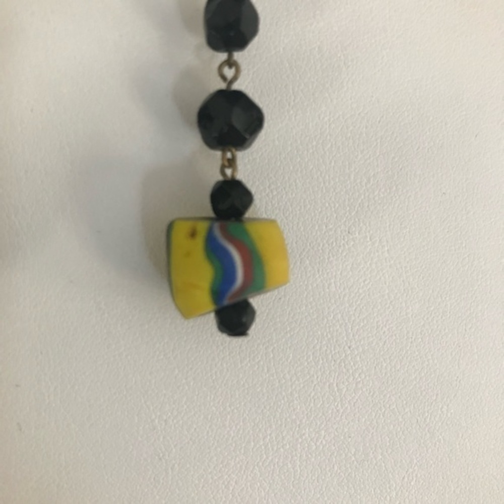 Unusual Vintage Earrings 🤔 Enameled Coins with African Trade Beads - Picture 4 of 9